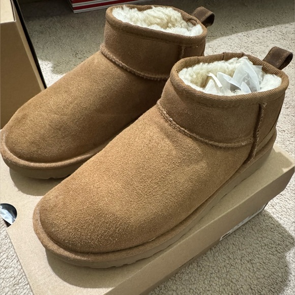 UGG Chestnut Classic Ultra Mini - Picture 2 of 11